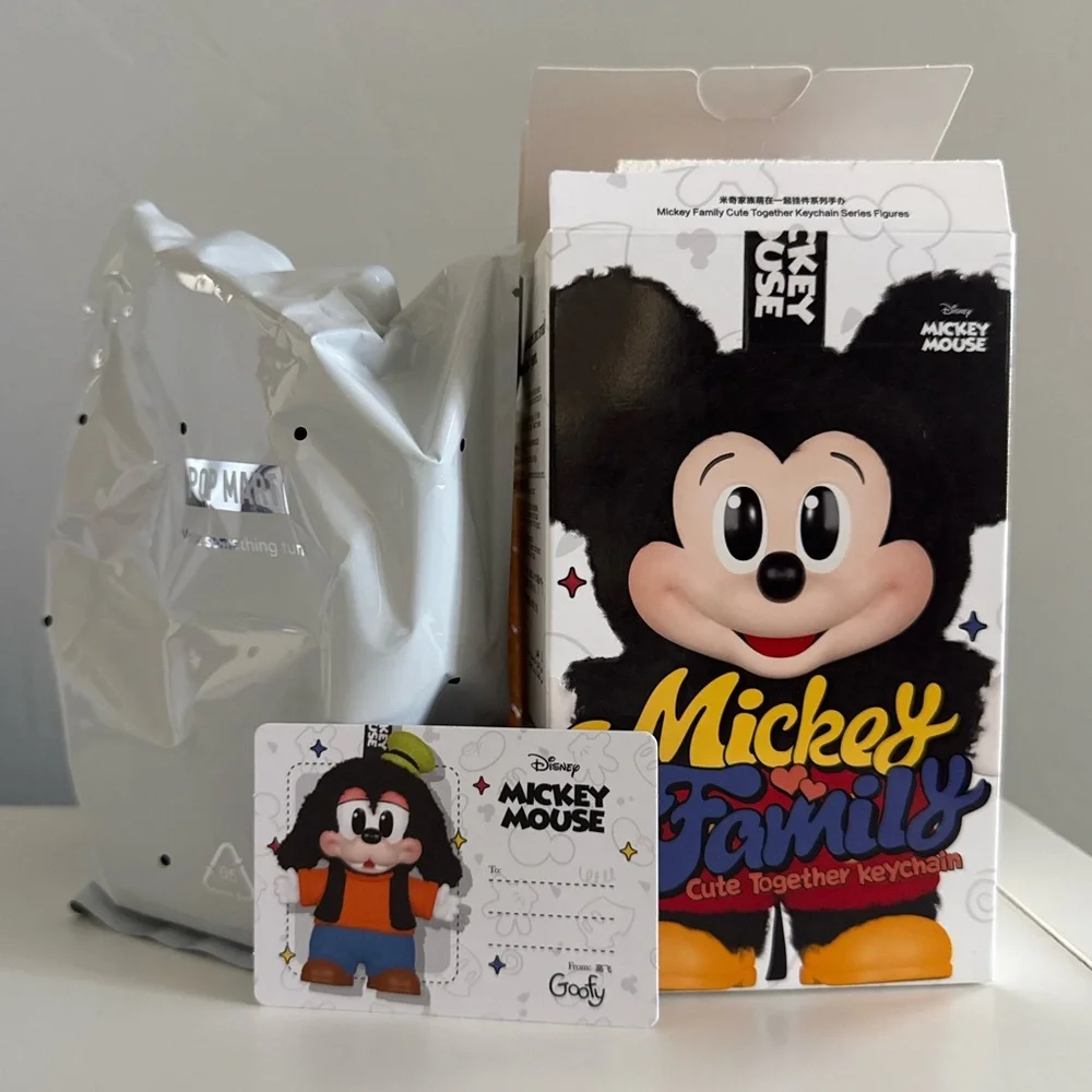 Pop Mart MICKEY FAMILY CUTE TOGETHER KEYCHAIN PLUSHIE - Goofy - Picture 3 of 6